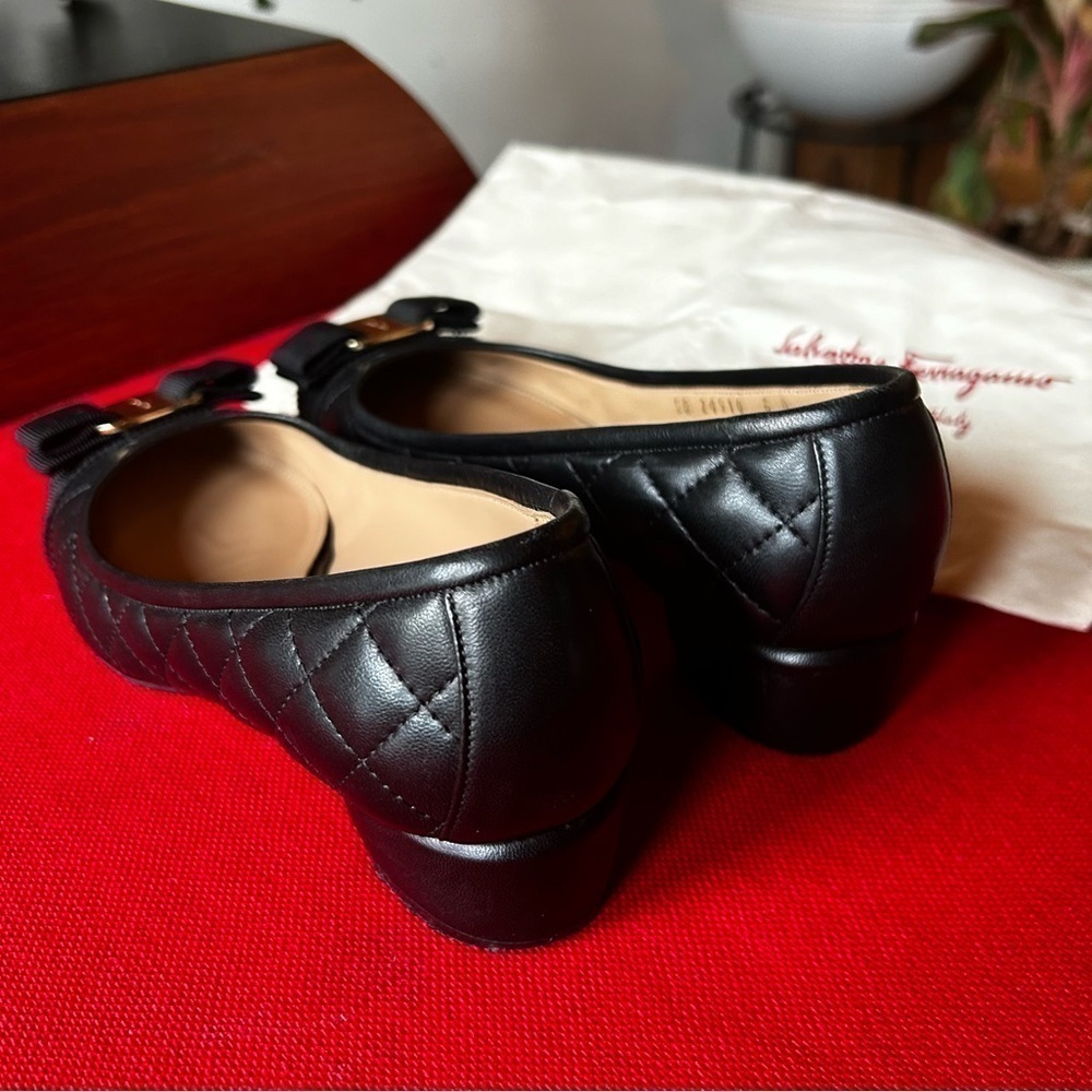 SALVATORE FERRAGAMO Vara Pump Size 6 - Picture 5 of 16